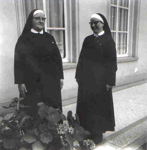 Zuster Augusta (links) & Zuster Ancila (rechts)